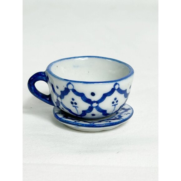 Vintage Miniature Porcelain Children's or Dollhouse Tea Set in Blue/White - Picture 7 of 10